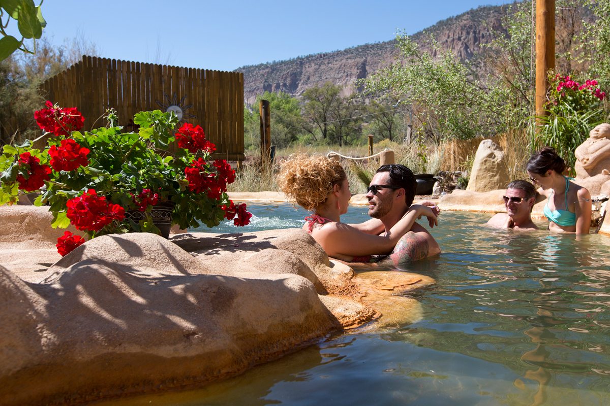 Jemez Hot Springs: Home of The Giggling Springs (Jemez 